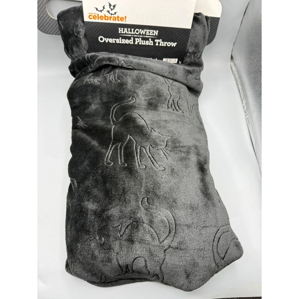 Way to Celebrate Halloween Oversized Plush Throw Blanket Black Embossed Cats